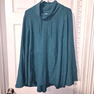 Meta Activewear Women's Blue and Green Shirt